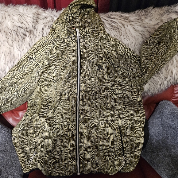 Nike Windbreaker - Picture 6 of 7